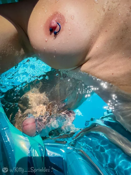 Photobombed by a real dickhead… haha! (=^•^=) [f]