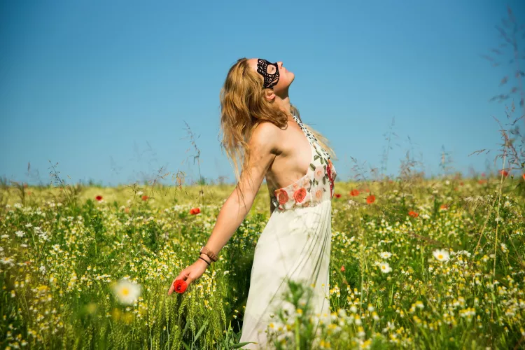 Wearing bras under dresses at summer should be a crime! 😇🌻