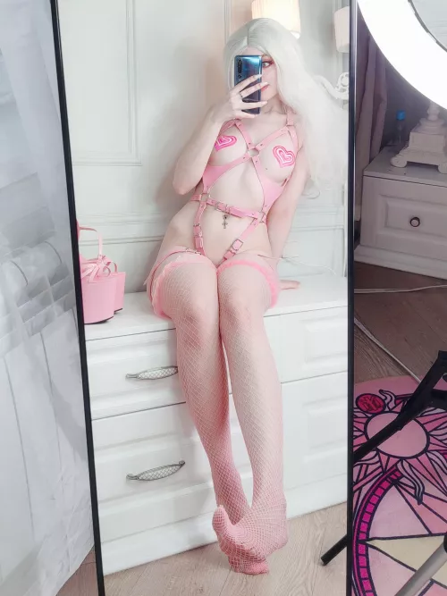 Worship my legs? (Aldorachan)