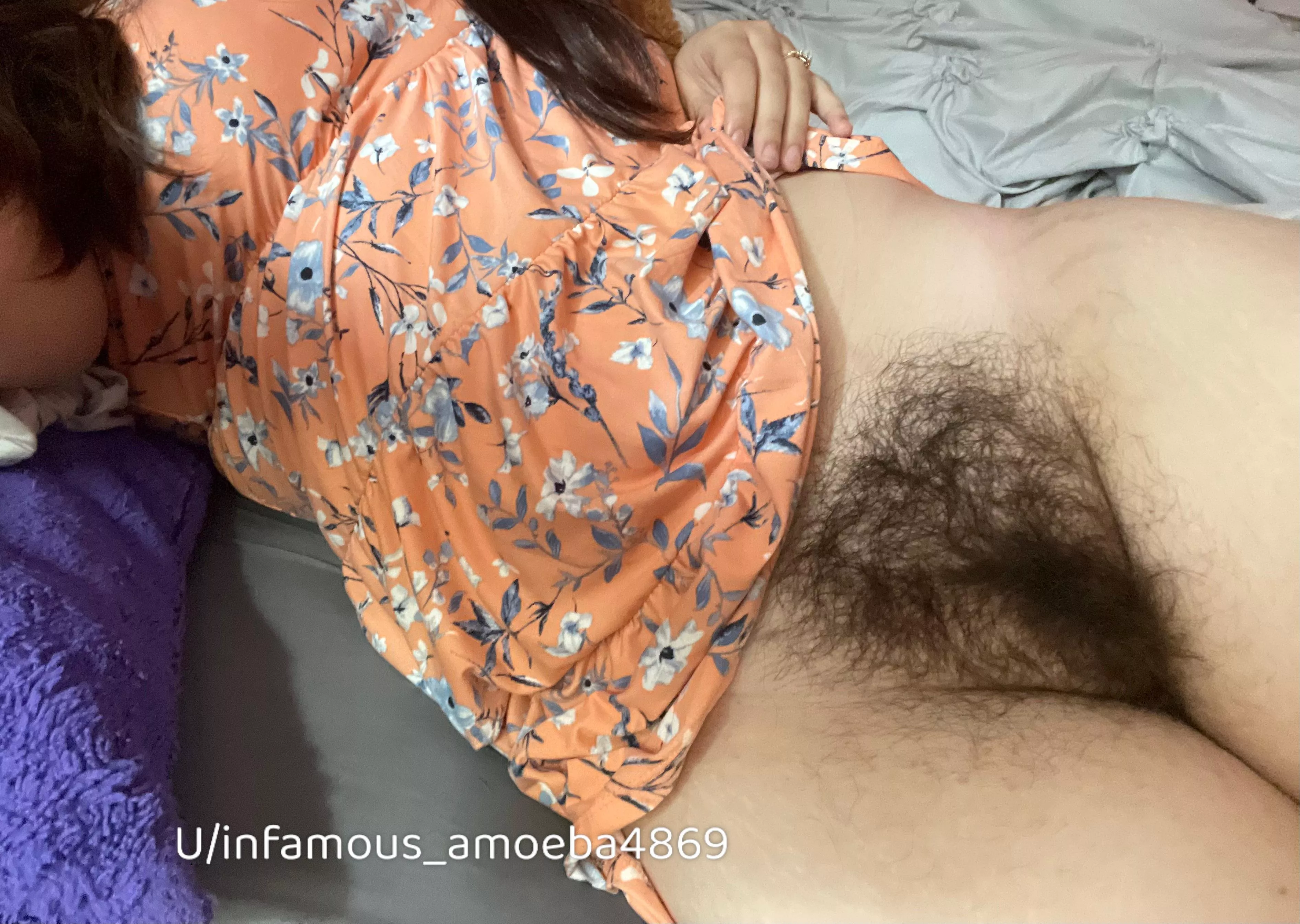 You pull up my dress and you see my hairy pussy, what’s the first thing you do/say? 😻