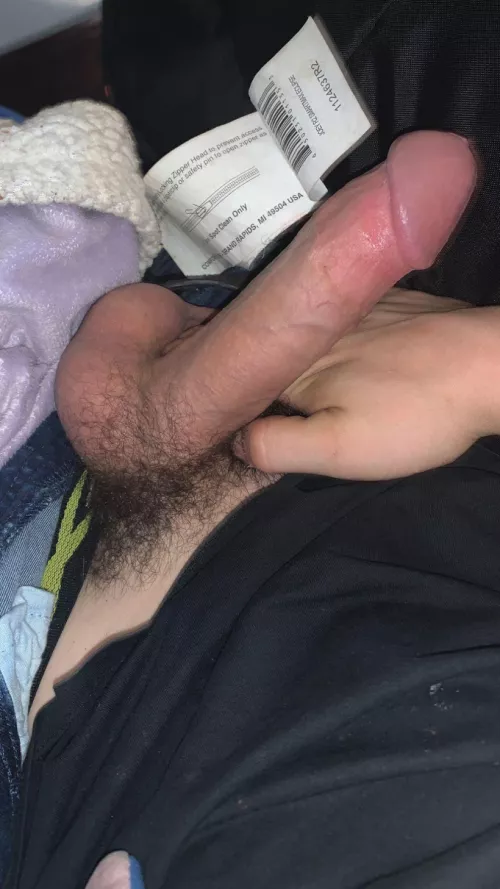 18 any bottoms that will show ass on ?