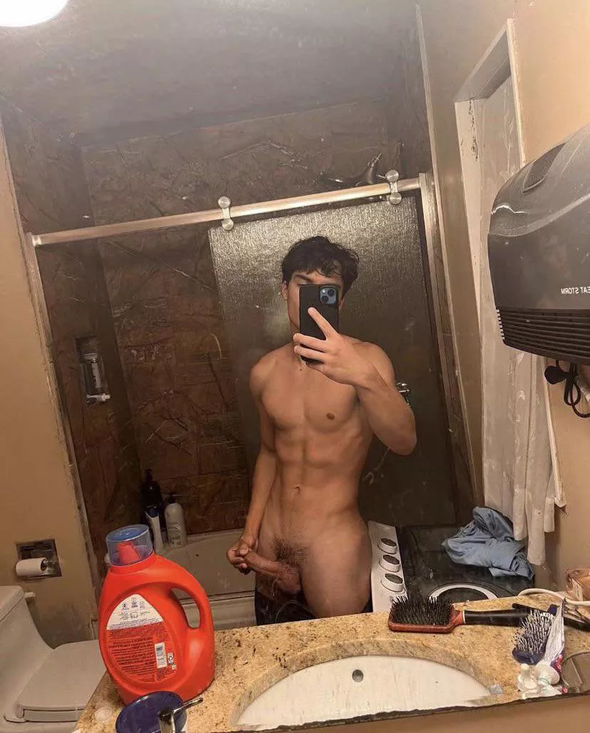 21 us fit @alex_matthew9 looking for a jerk bro or a bottom for vc need to finish soon