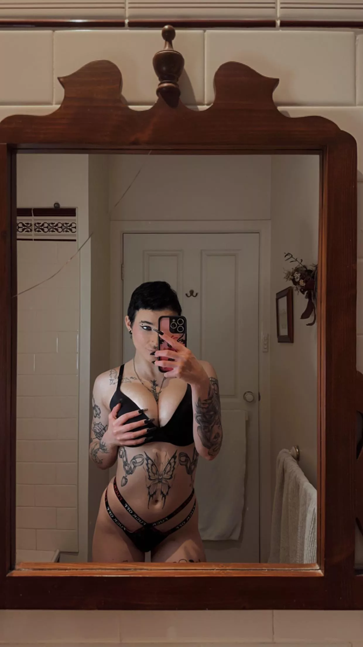 anybody looking for a big BOOBED goth gf? ;)