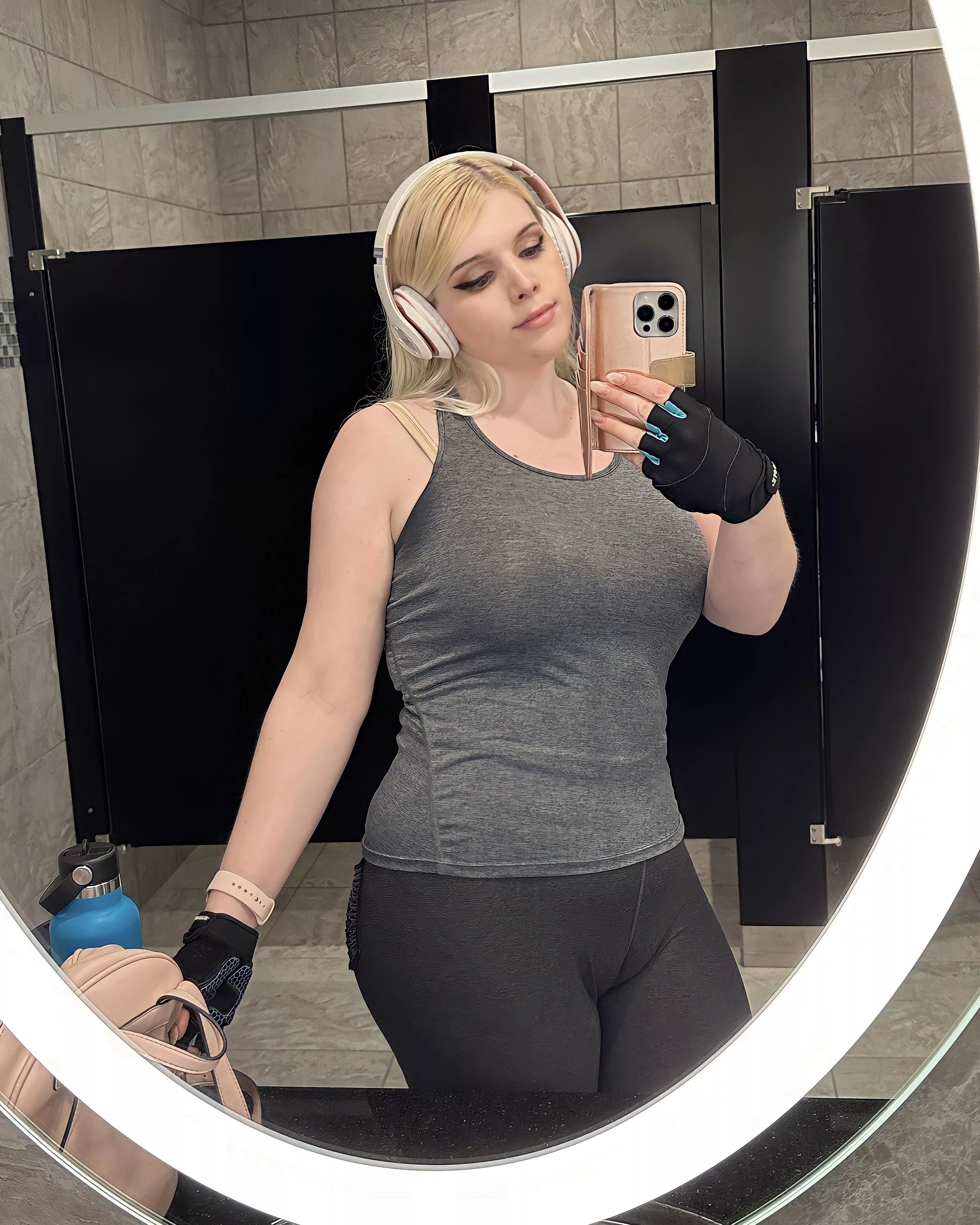 Do you like femboys who lift heavy? 😋