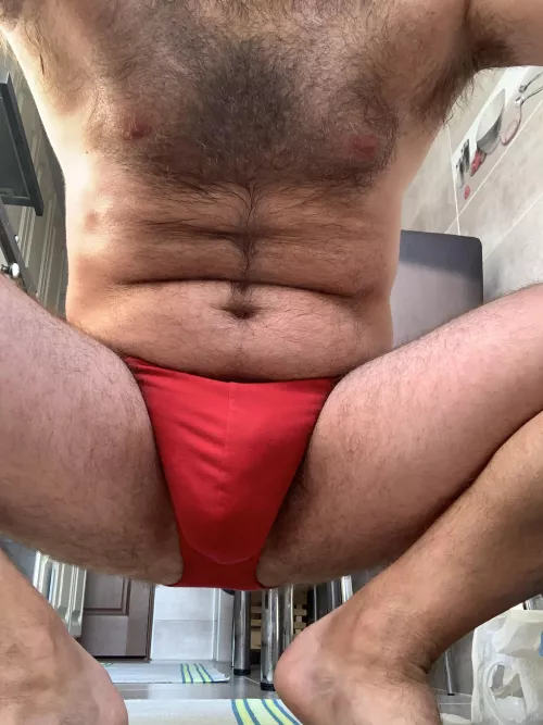 Do you love this hairy bulge while i squat on your face? 😉😎