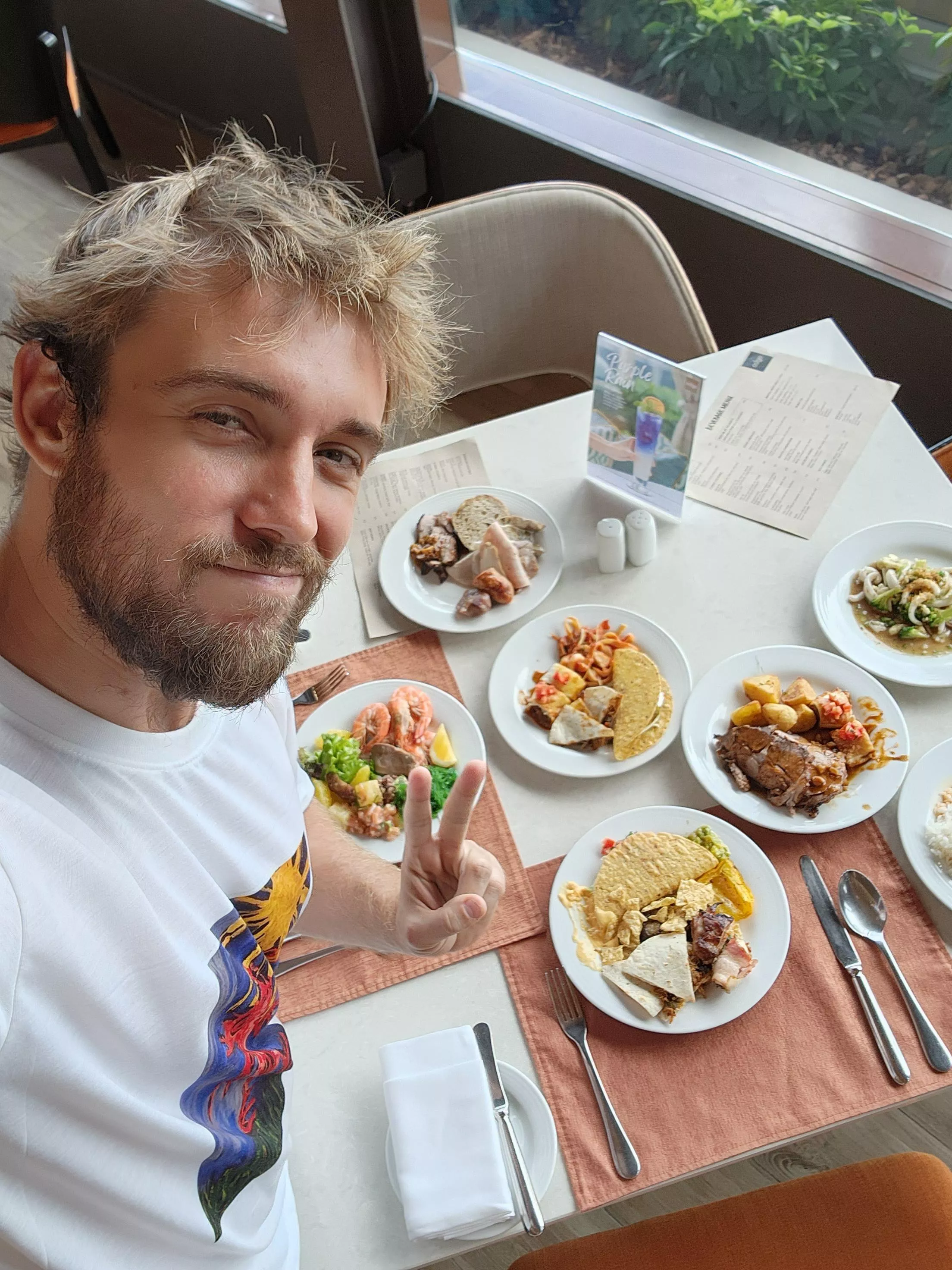 Eat with me Eat with me