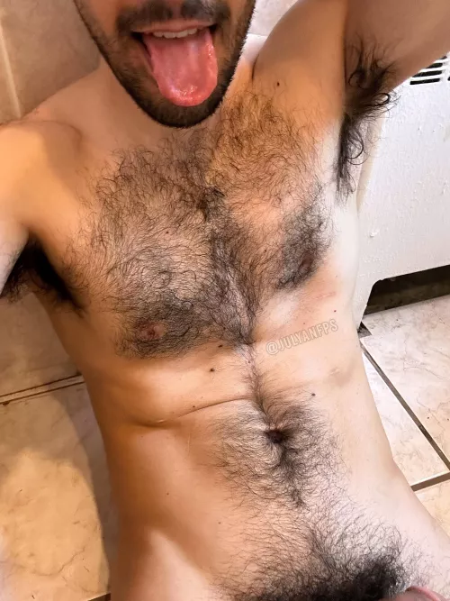 Hair so long it’s curling all over itself lollll