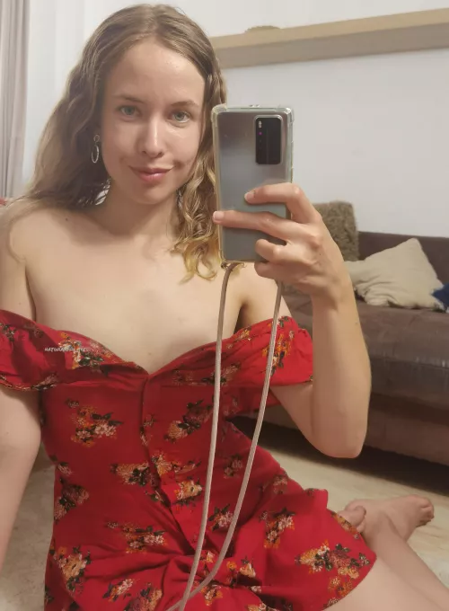 Hi, would you take me to the lake in my red dress? 💕