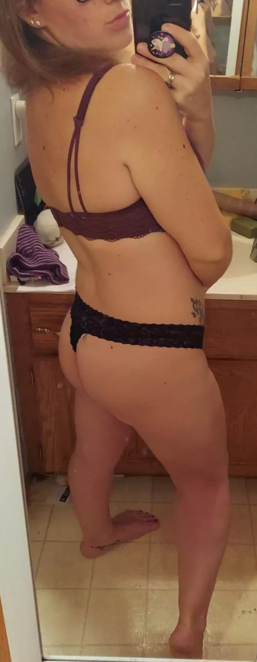 Hubby’s at work. You cumming over? 😉😉😘