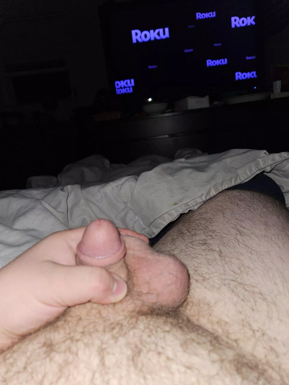 I wanna see your fat cock vs my little one. Hmu to compare or show off your fat cock lol