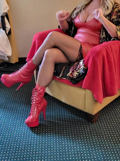 If my coworkers could see me now