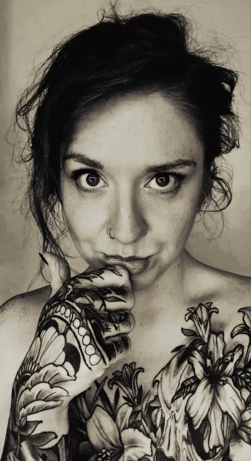 Latina x German 🇨🇷 💋 🇩🇪