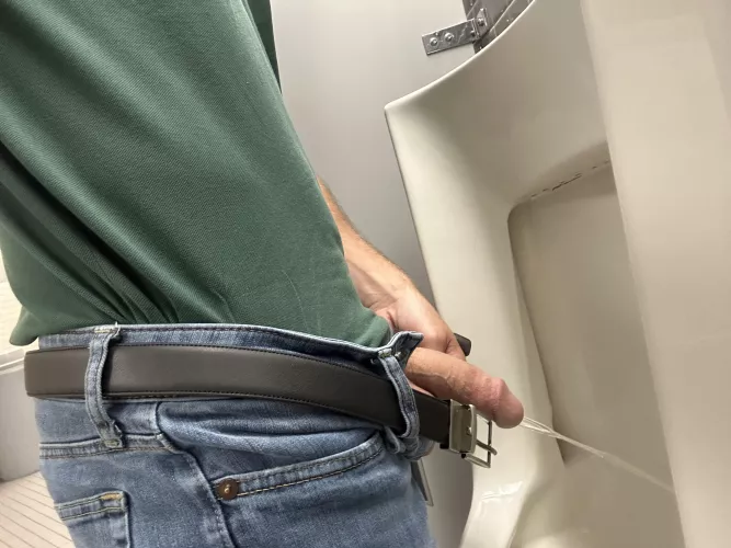 Love when dudes watch me piss in public