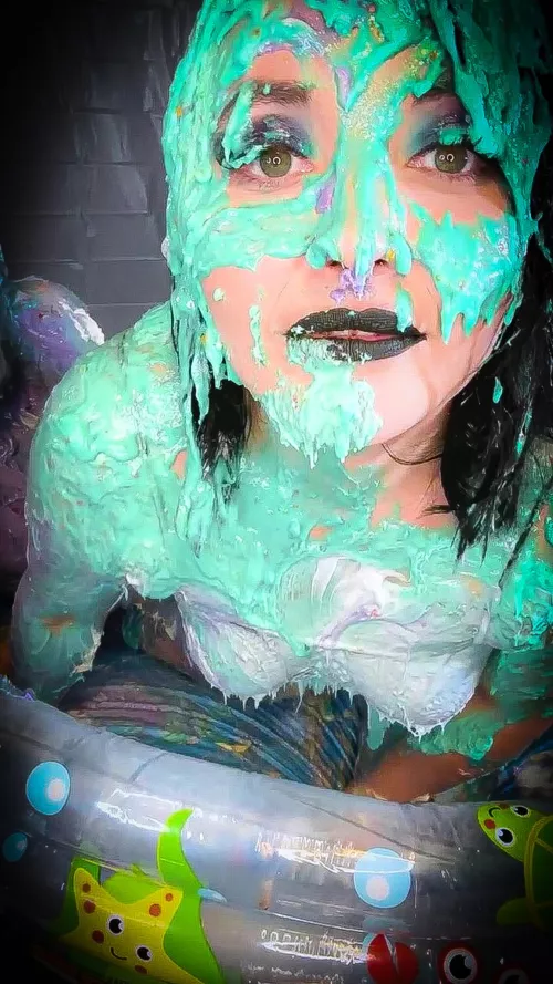 Sneak peek from my newest Messy session - First messy pegging while covered in cake batter 💦
