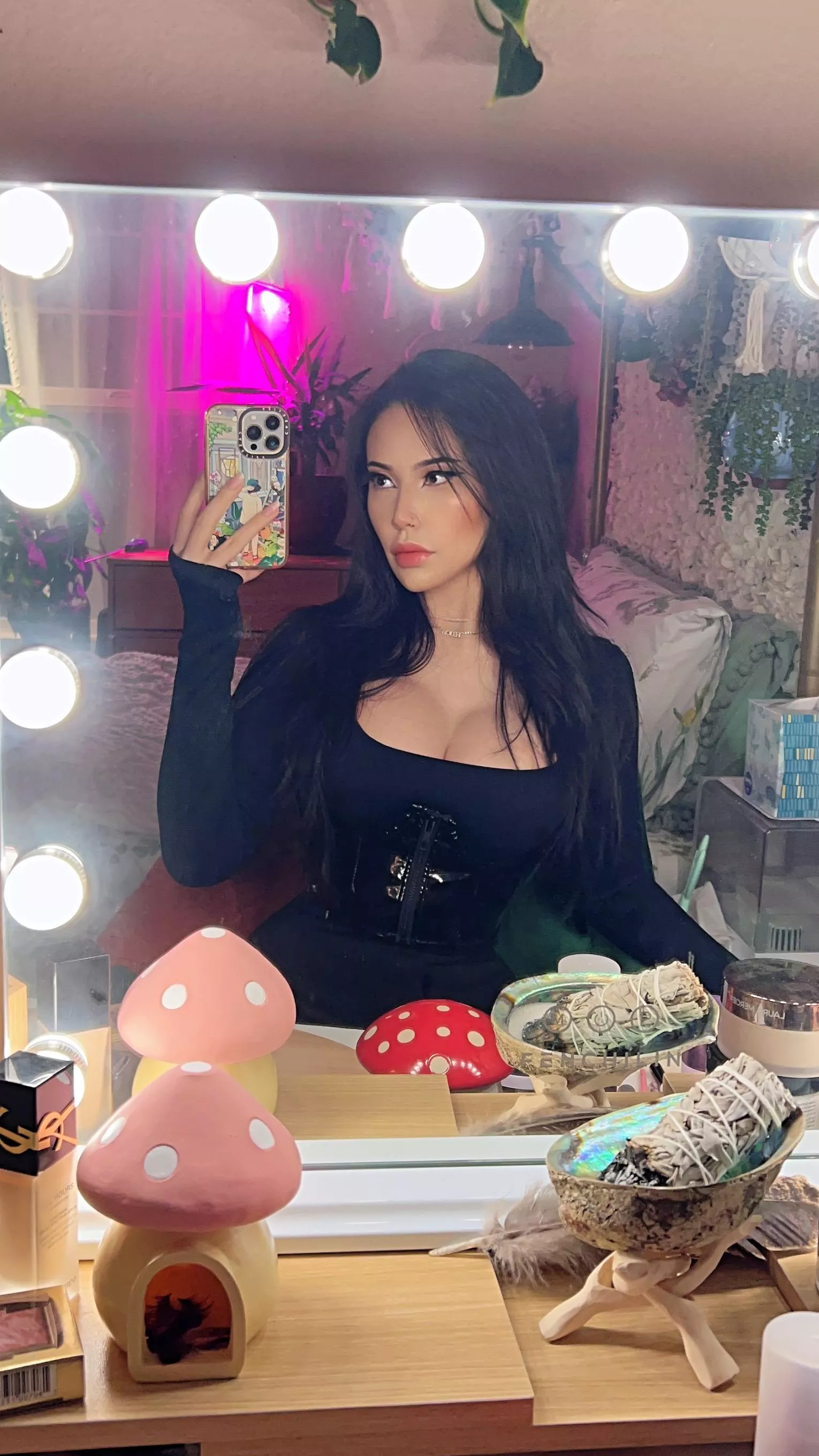 would you take me on a date? 🖤