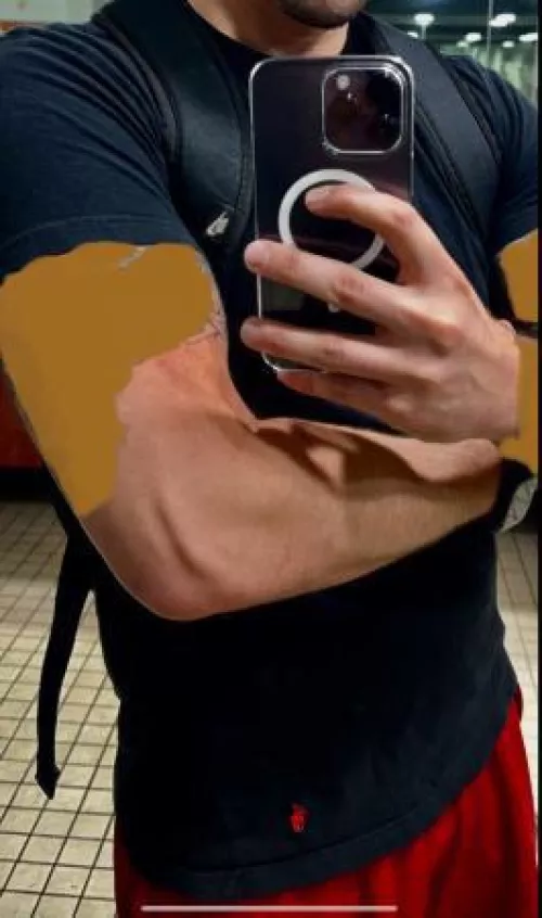 29 is there any attractive uniformed men in Dallas?