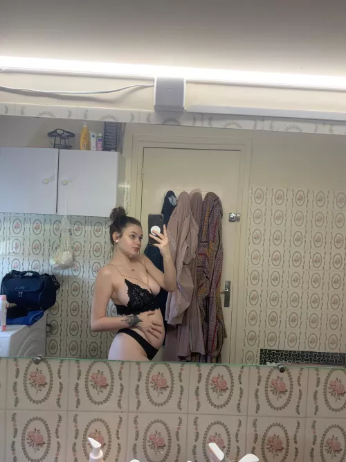 Hey can you hug me and kiss my belly ?