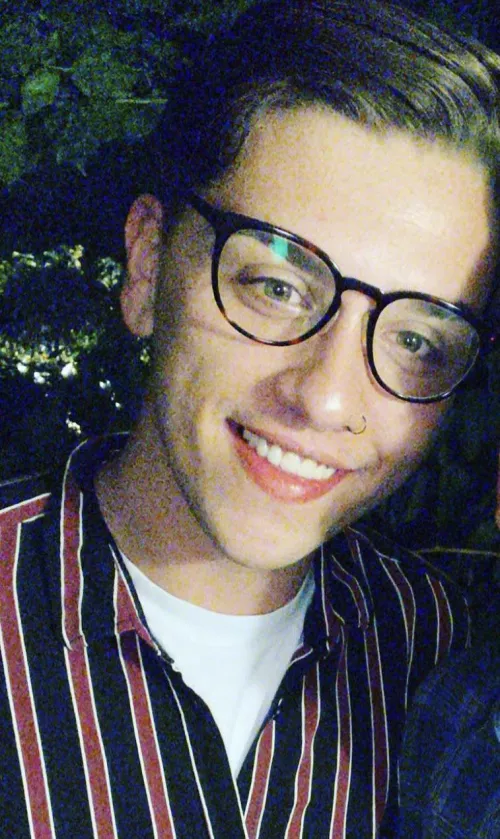 Hey! Hope everyone’s having a nice day! 28 male here hit me up if you want to chat! :)