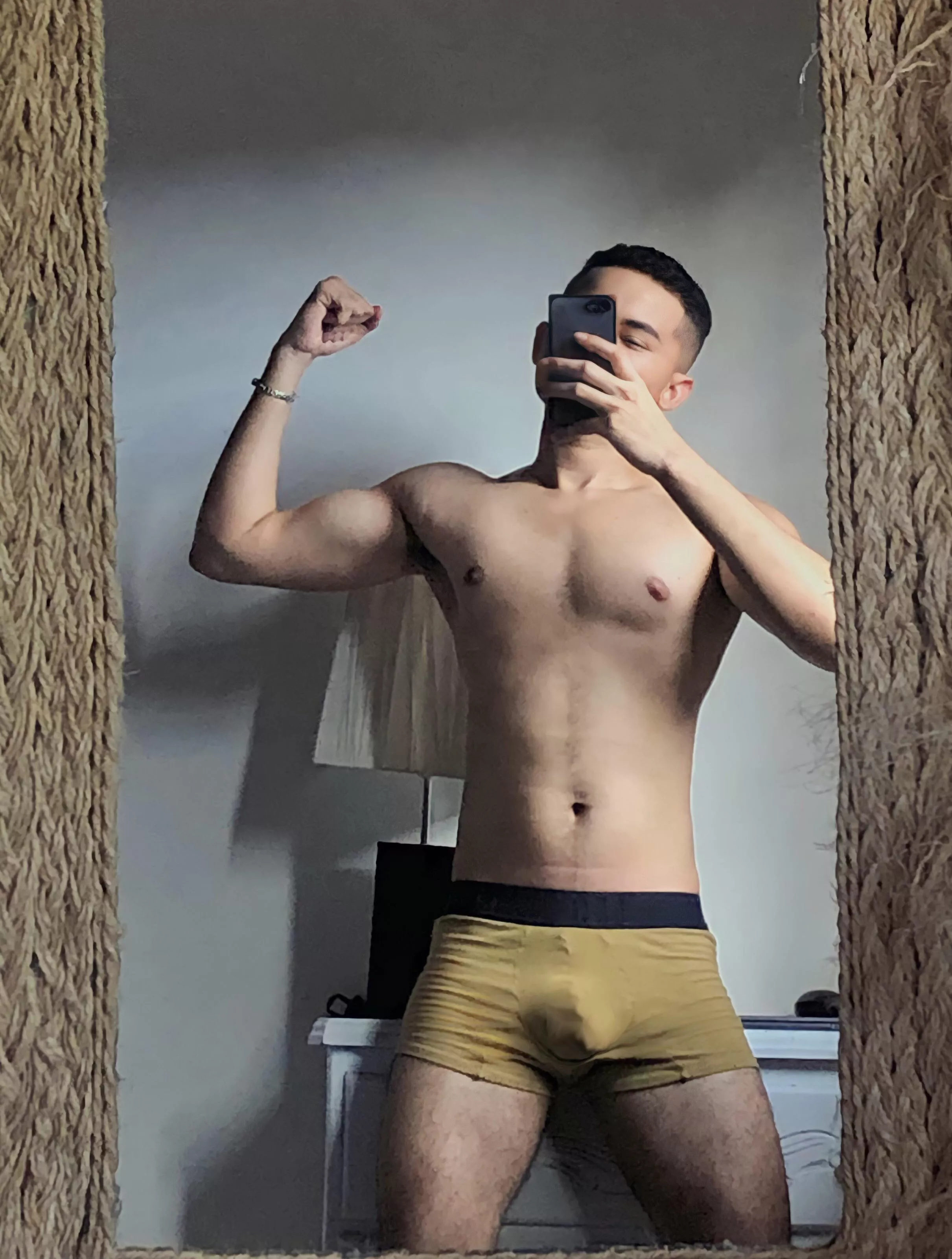 Heyy! I’m latin boy and i’m 18 years old, you?💞