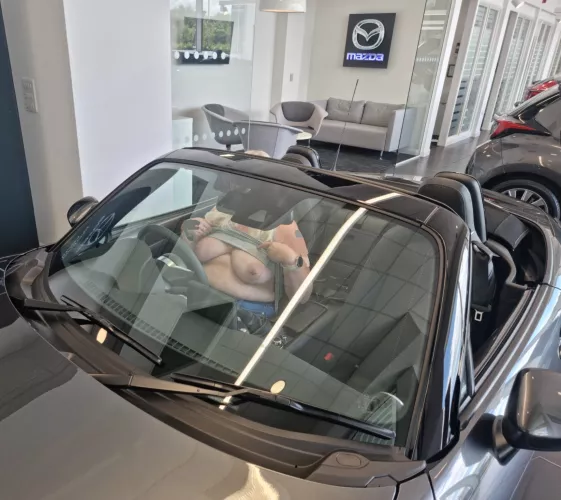 [IMAGE] Double Topless at the Showroom (F)😍🥰😘