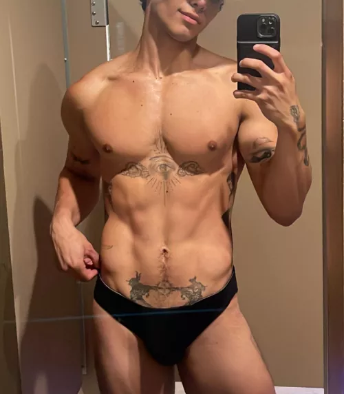 Let’s have fun? 22 M USA (snap: AgeofAquariuz)