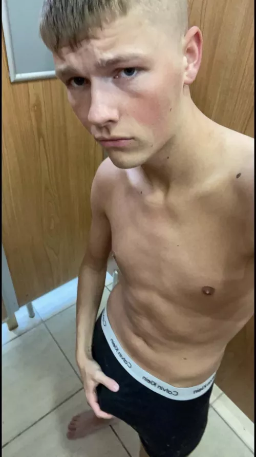 Looking for lads any age to chat/roleplay about tradies/scally/chav boys. Down for lots of kinks and would love to wank over it and rp. Session below or reddit chat. 0573b1d97f3b035fc7a38e721d8c6f39057f6abc0a924ce50081dc6bca37409302