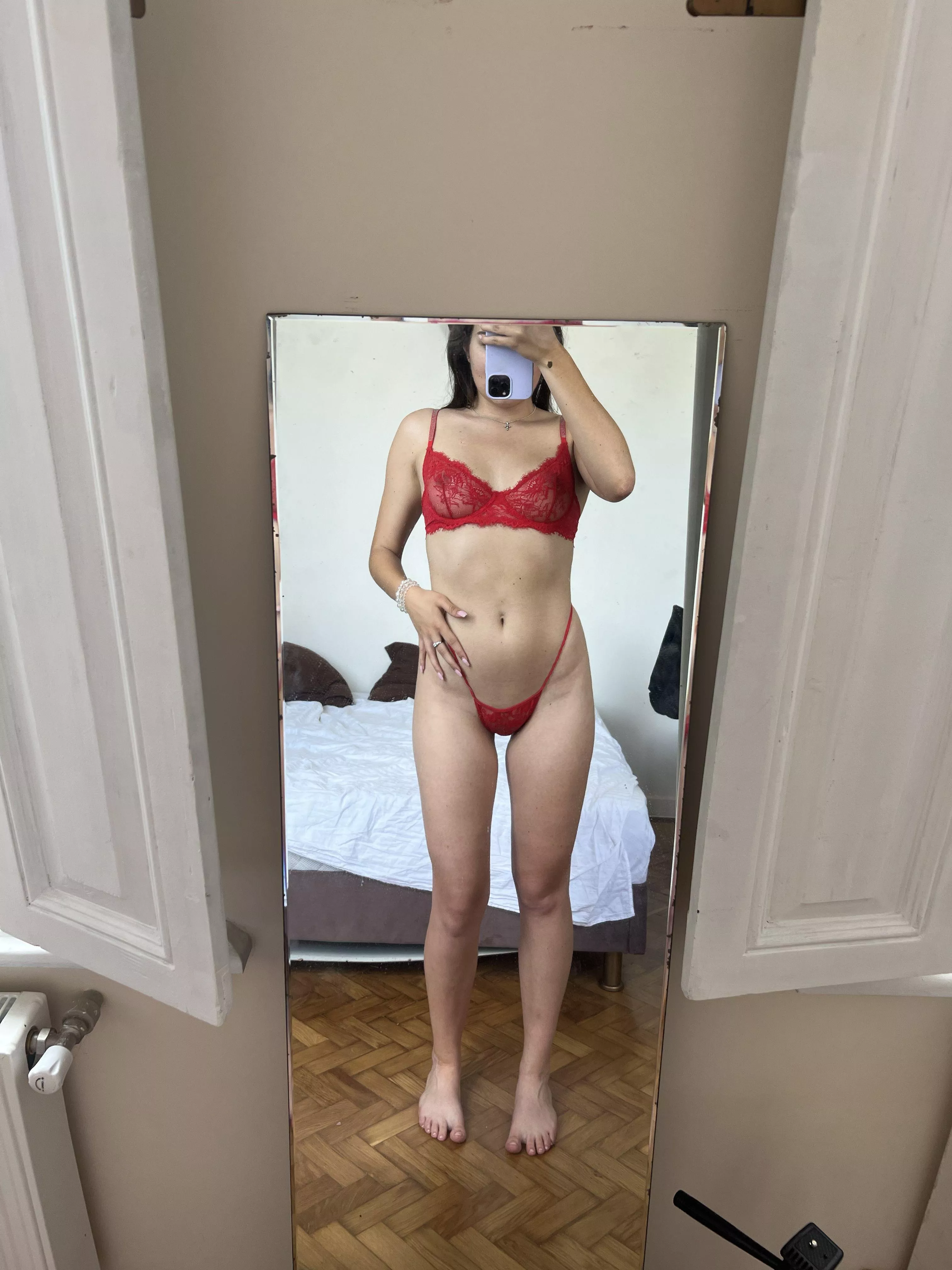 Mirror, mirror, can you handle my fierce confidence?