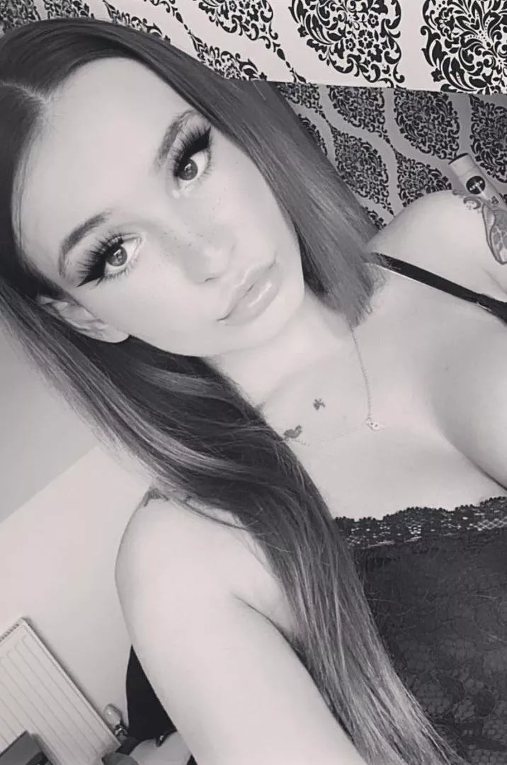 Mommy dom looking for a male sub who is open to exploring