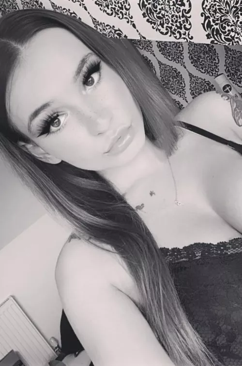 Mommy dom looking for a male sub who is open to exploring, being dominated in a sensual motherly way
