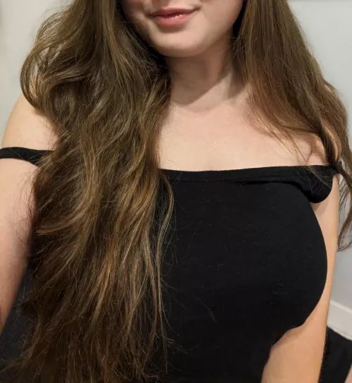 of(f) the shoulder LBD 😘