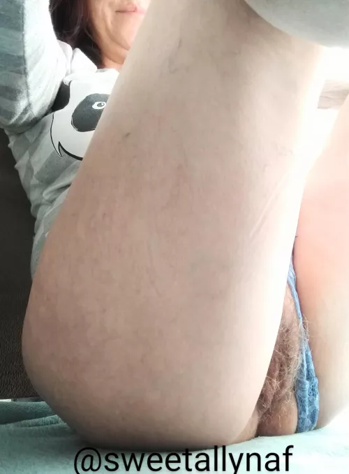 Pussy sunbathing 🌞🐝🌻