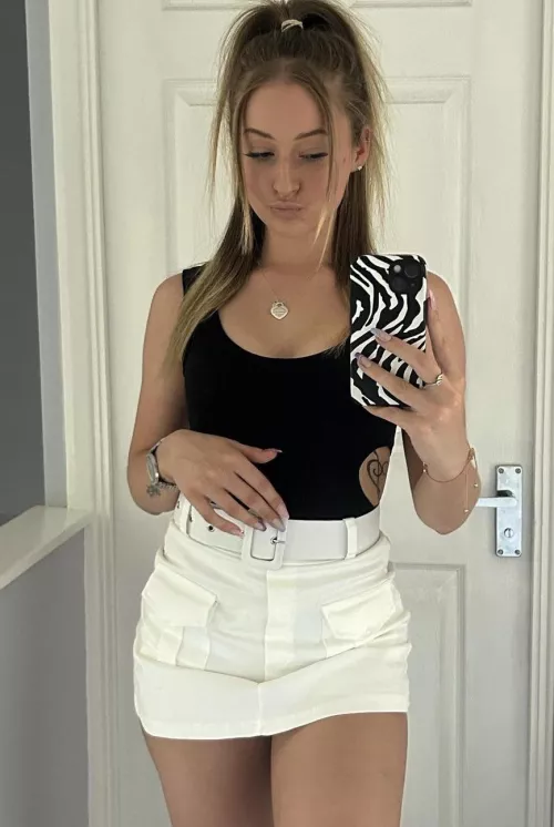 Very experienced Cuck couple here on the search for new bulls to fuck my beautiful slutty gf. We are both 22 and from the U.K. happy to chat to a variety of bulls.