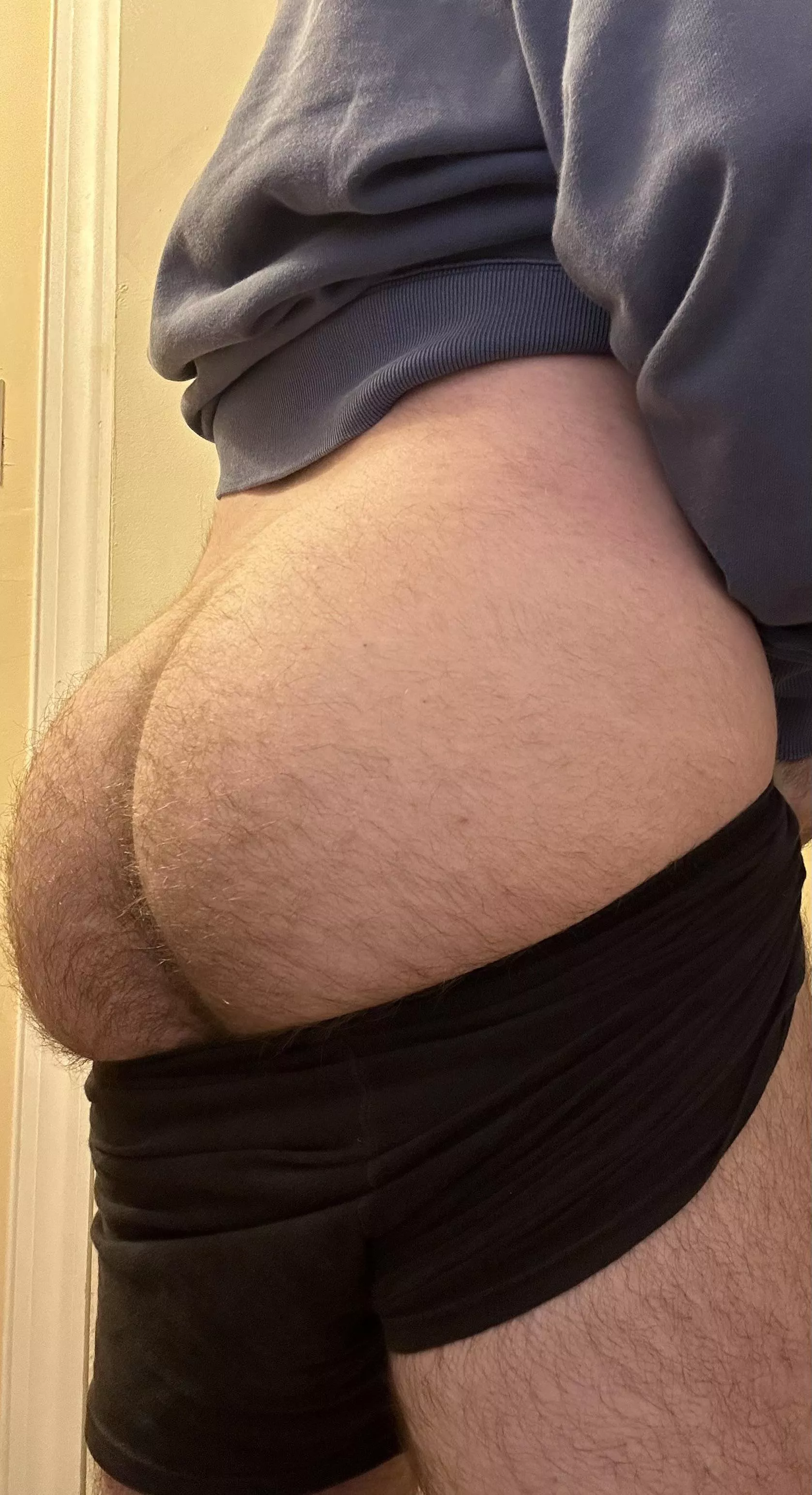 [24] Been loving the compliments, so here’s more of my ass 😘