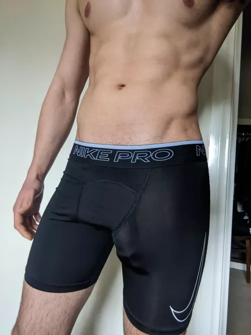 [25M] Anyone wanna shove their face in my musky post game🏈 bulge?
