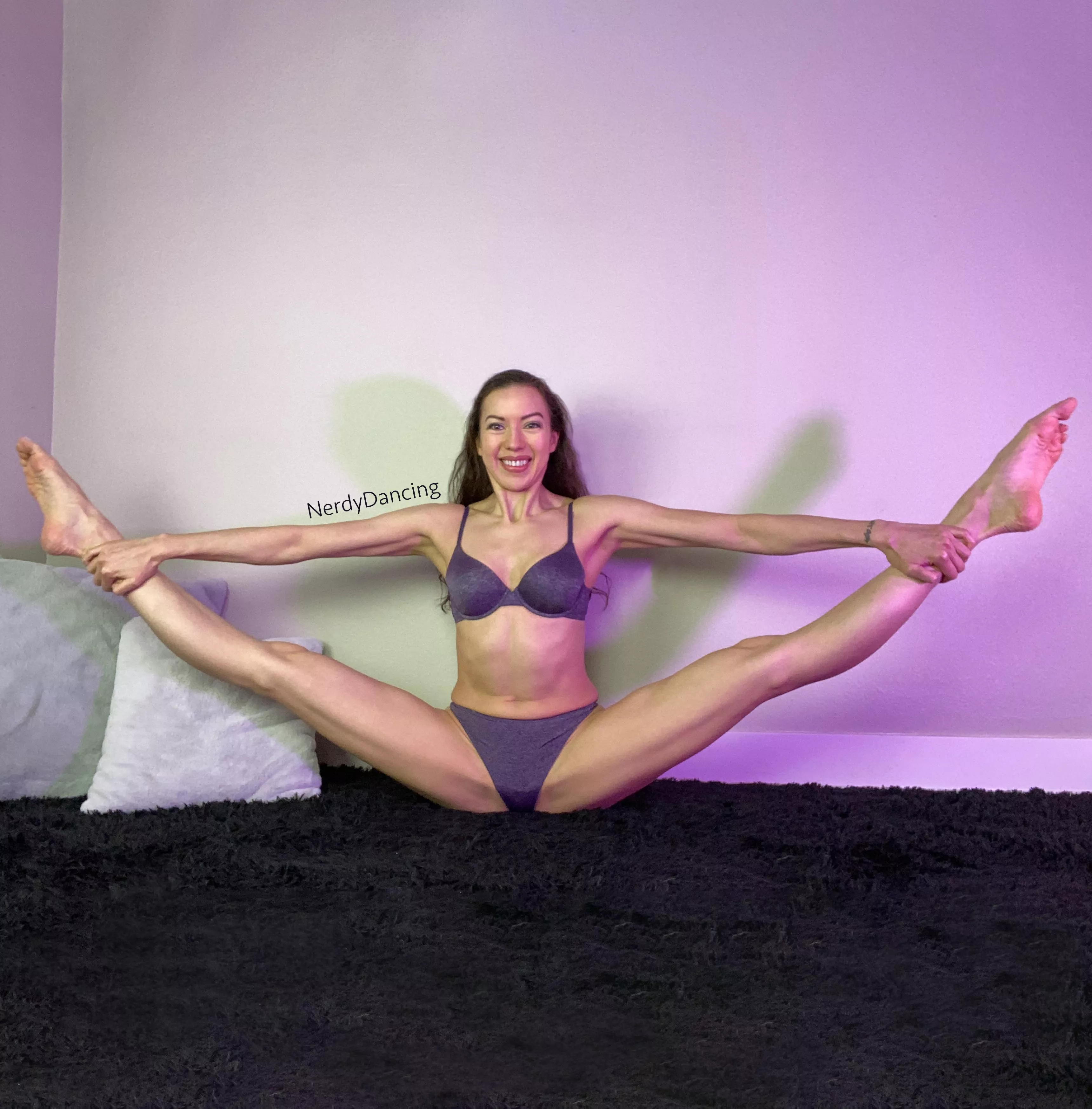 5’10” with wall to wall legs (44)[F]