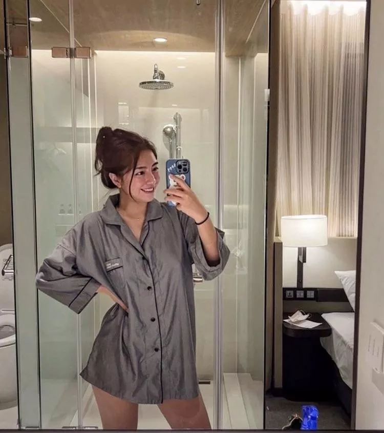 Alone in his hotel room. 🤪