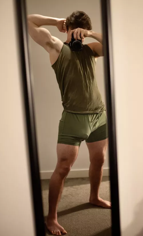 Come give my young hairy pits a lick