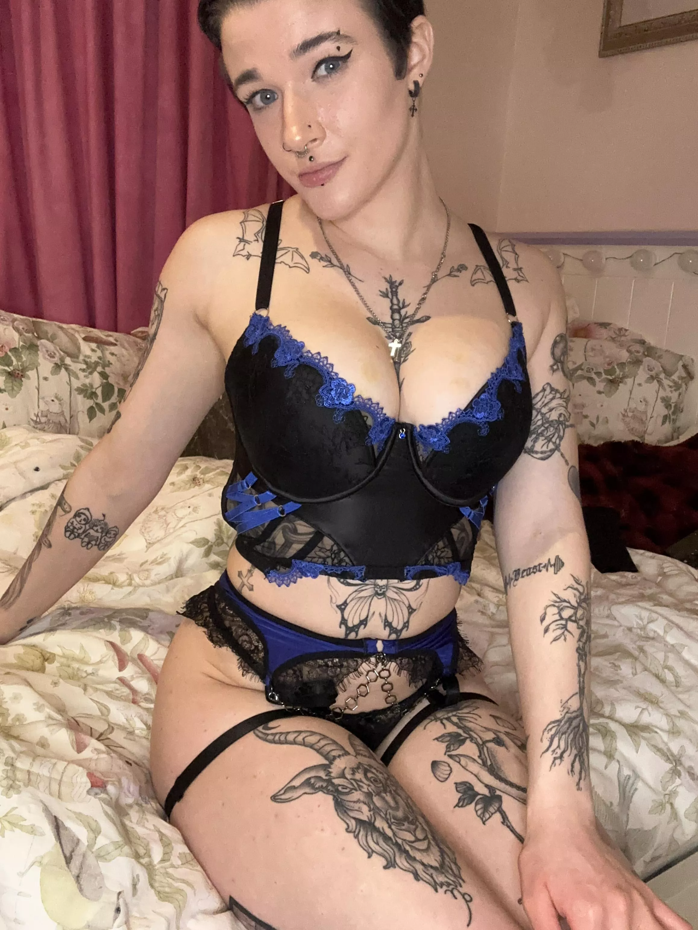 have you ever wondered how it is to date a goth girl with short hair and big BOOBS?