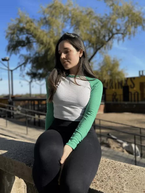 I look cute with my leggings on.