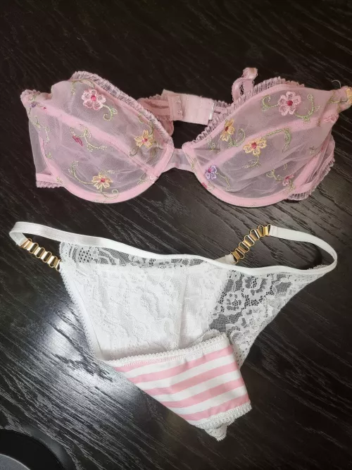 😈I love transparent bras very much when my sticking nipples can be seen