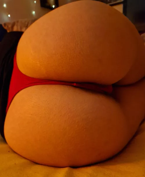 Say hi if she should send you any nudes 😜