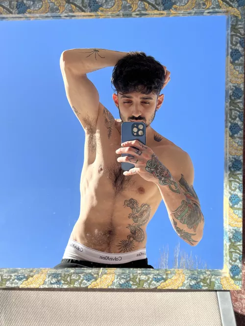 Say “😮‍💨” if I can fill your dm with nudes