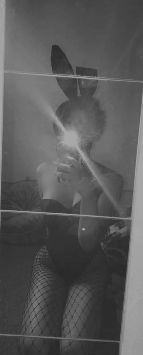 Wanna tear a hole in my fishnets?🩷