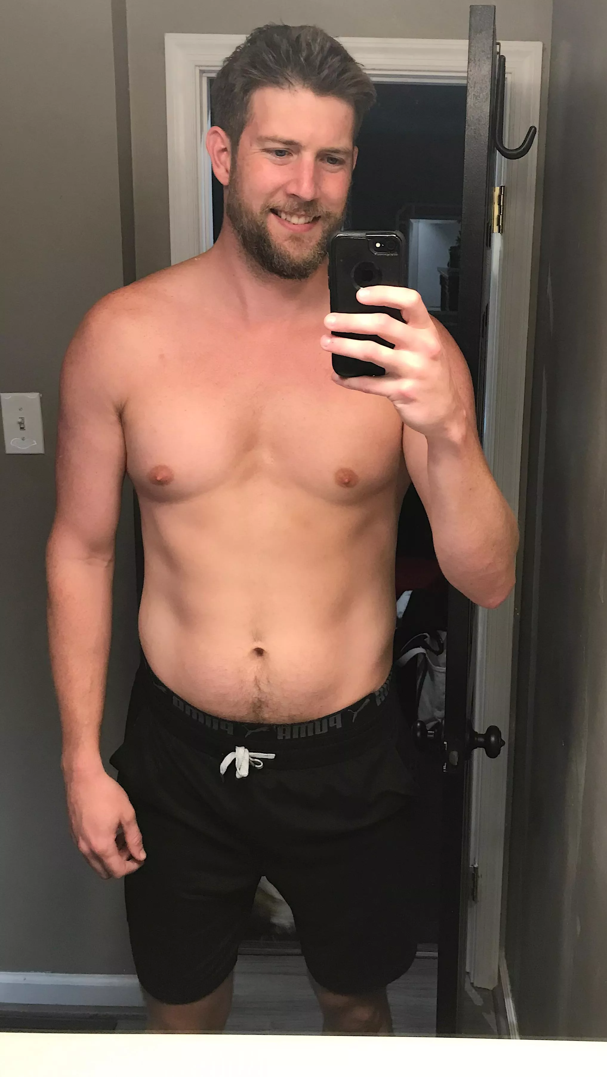 Wanna wake up next to a 6’6 Dilf