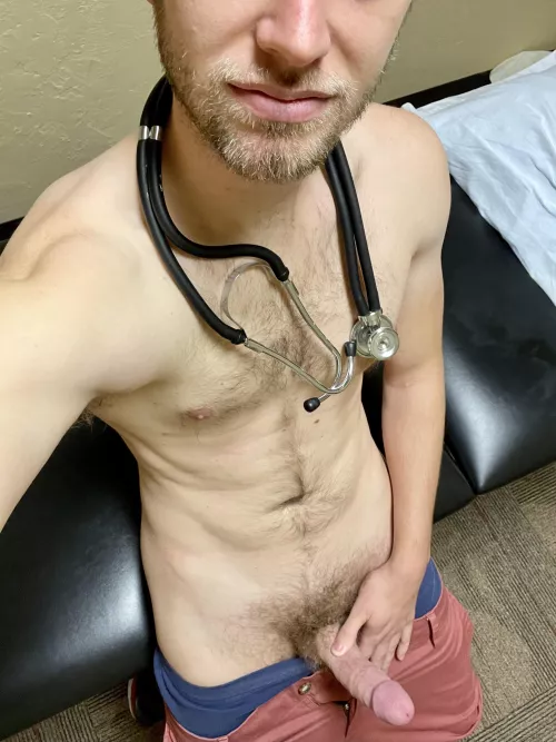 What would you do if your doctor came in like this? 😘