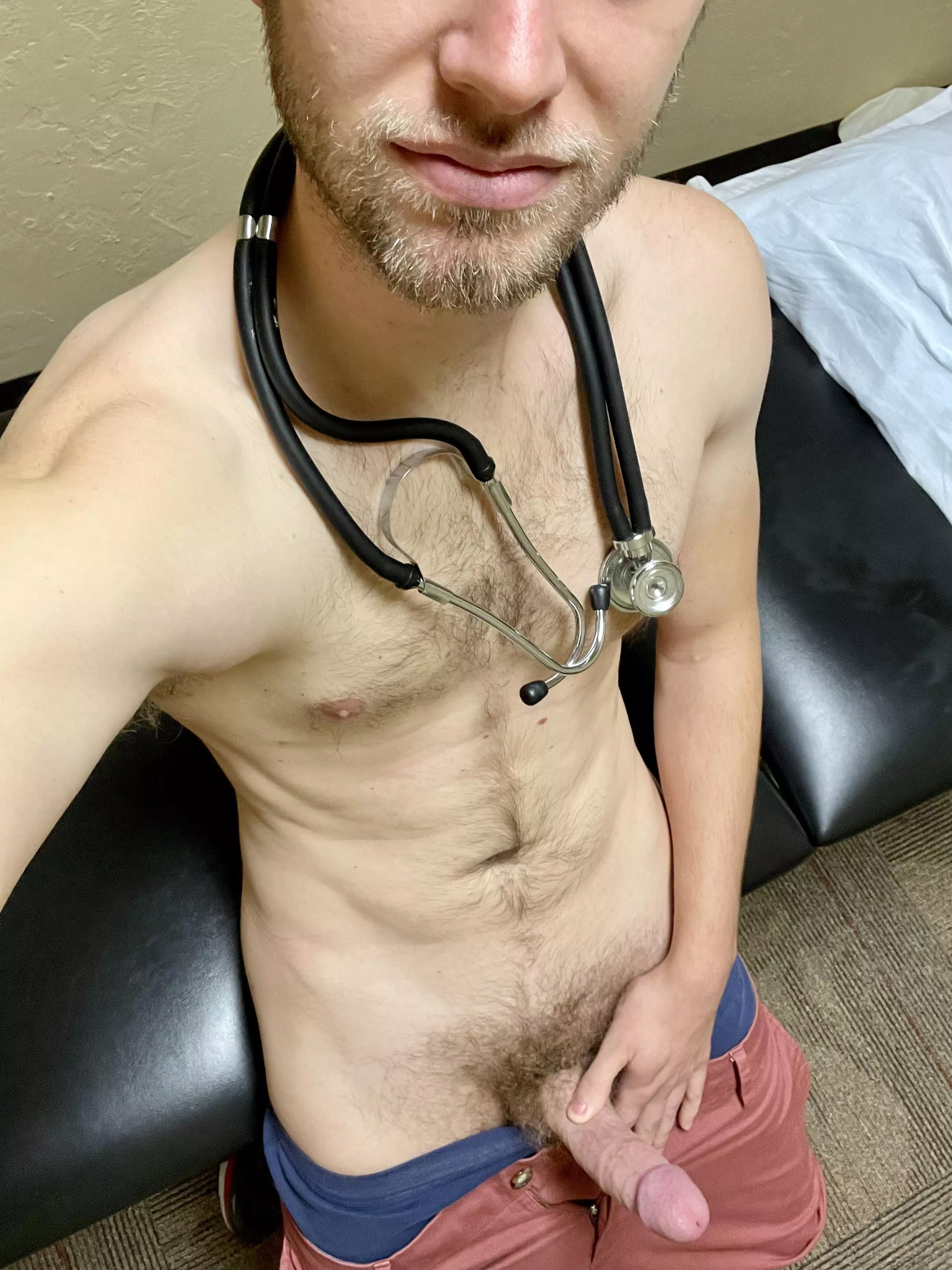 What would you do if your doctor came in like this? 😘