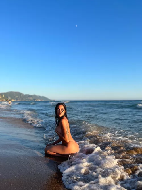 A little boob showing never hurt nobody