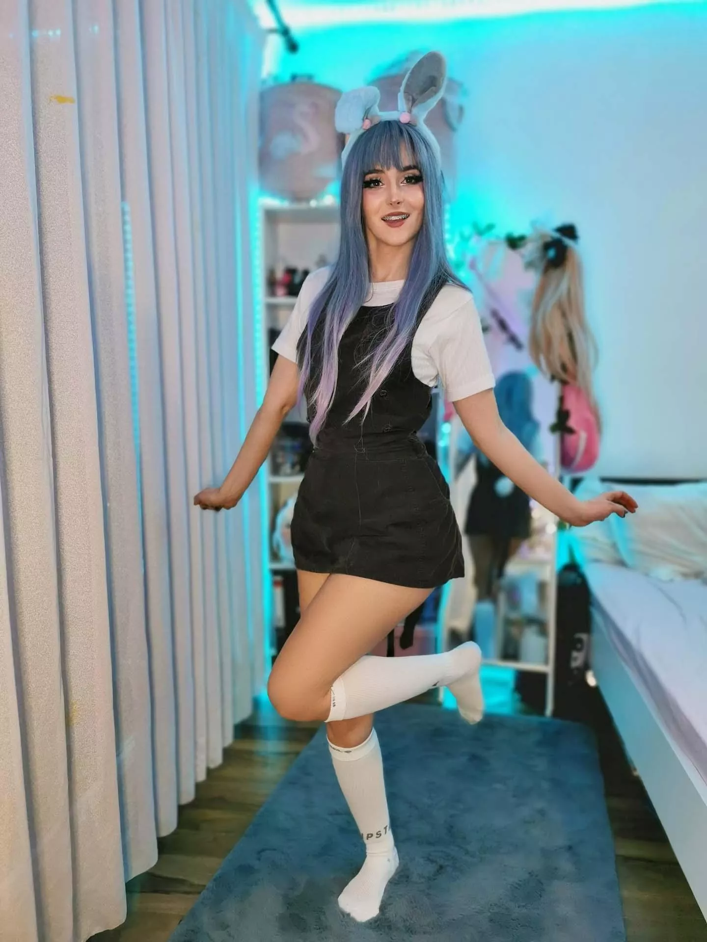 Adopt this 1,58m bunny girl!