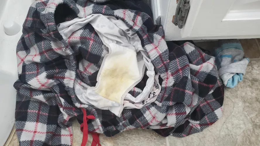 Another pair of the Wife's panties she left in the bathroom, hopefully nobody got into them