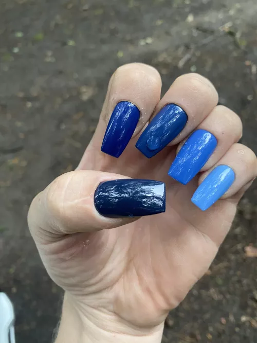 Blue gradient nails
